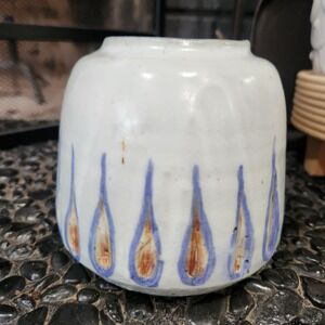 Artisan Pottery plant pot white &‎ blue thick heavy pottery